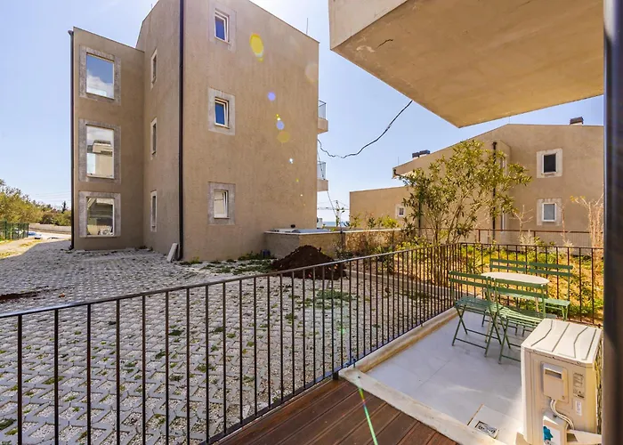 公寓 Luvra 1 Dhermi Spacious Balcony Hideaway By Pikhost 希马拉